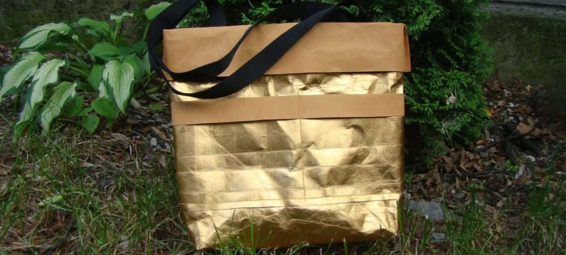 Złota torba z WASHPAPY / washable kraft paper SHINE model JOLA MINI